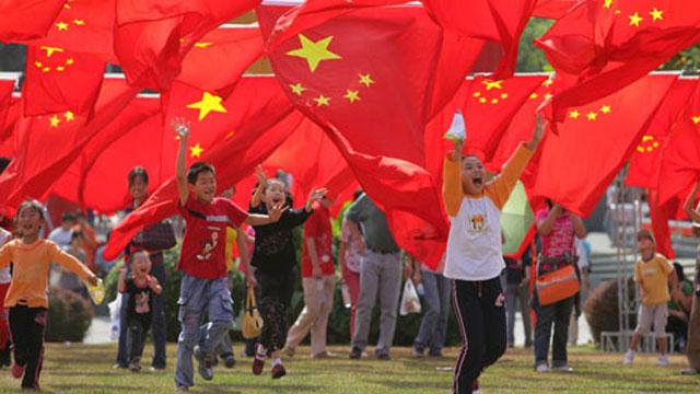 生活在催我挣钱+年龄在催我懂事+在这个不知所措的年纪+做什么都身不由己？游戏画面
